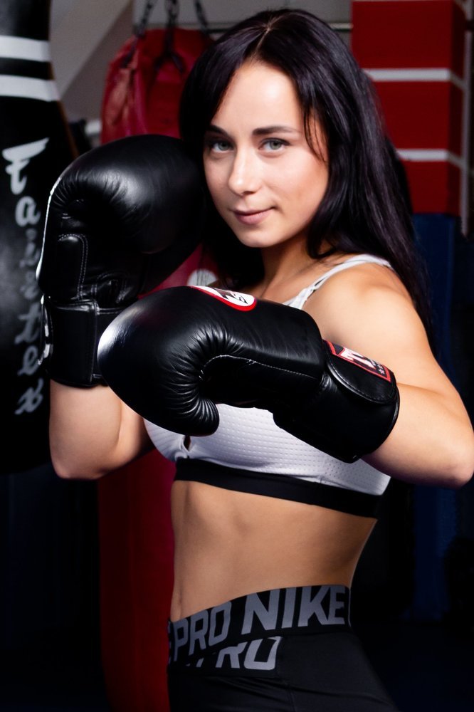 Женская бойцовская улыбка