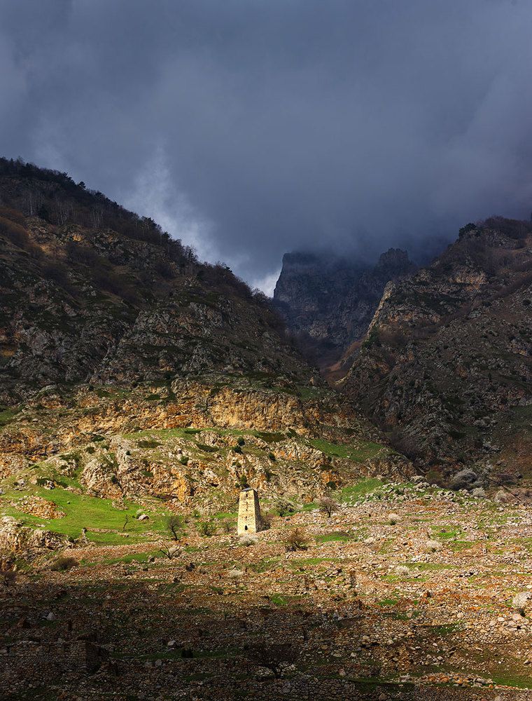 Родовая башня. Северная Осетия.
