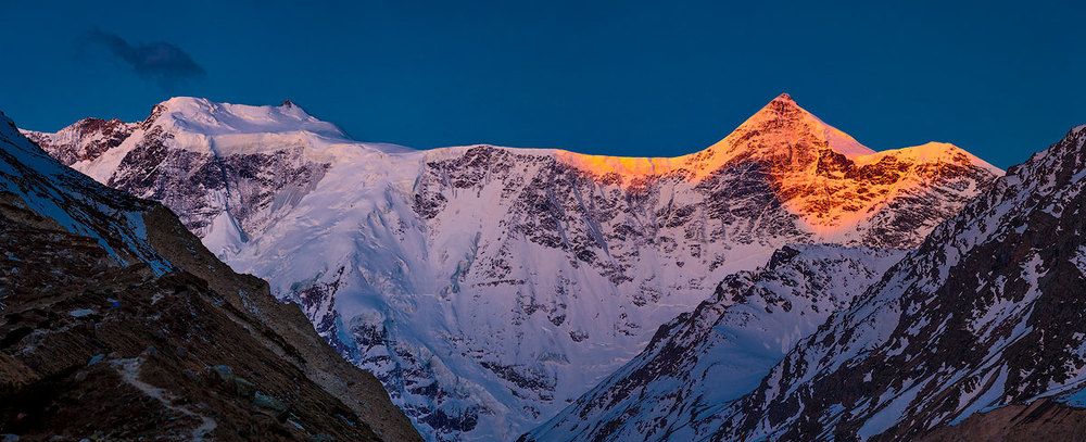 Безенгийская Стена на рассвете