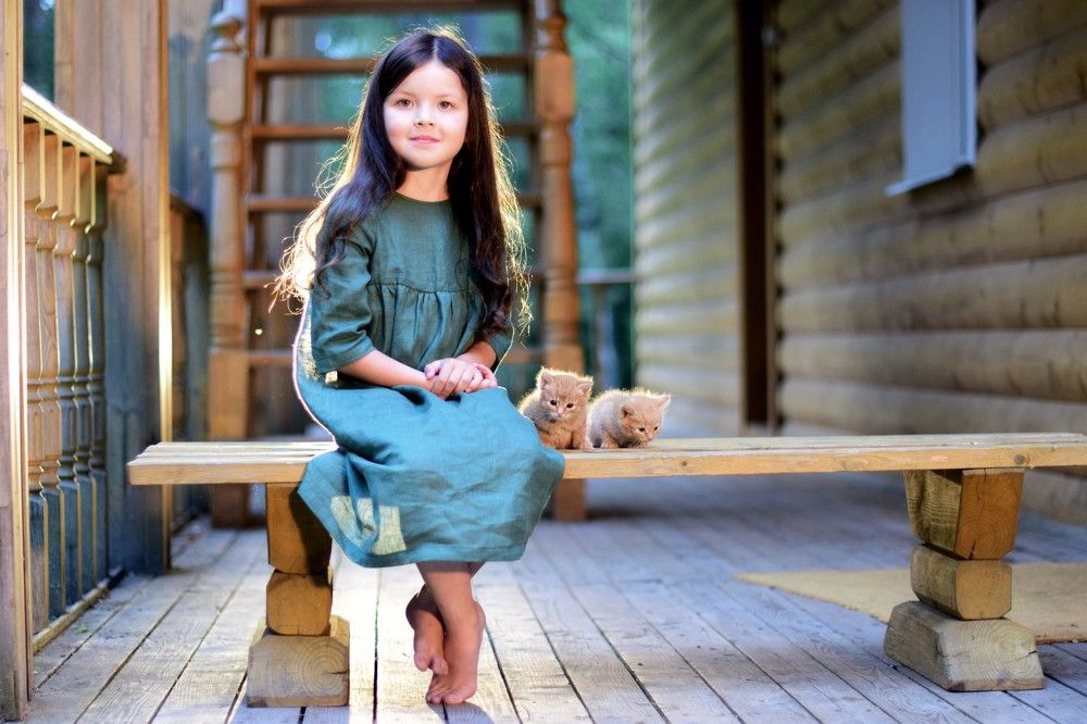 Девочка и котята
