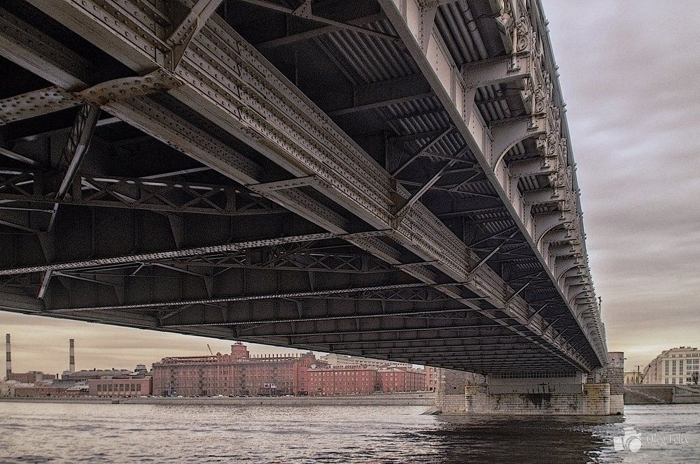 Подбрюшье моста.