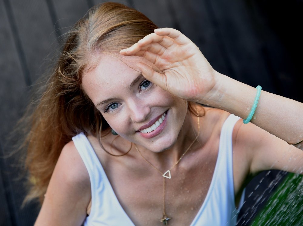 Девушка-улыбка