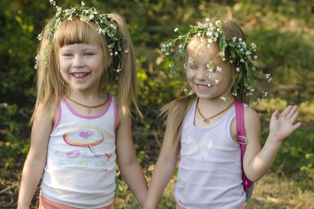 Две сестрички