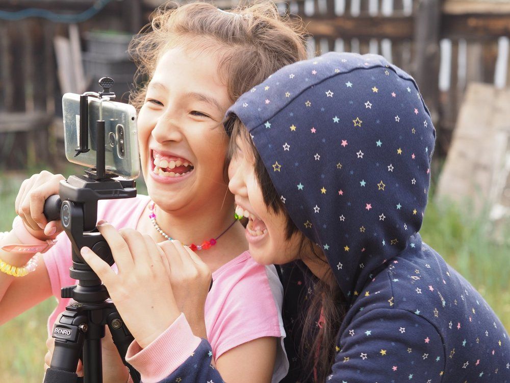 Веселые подружки