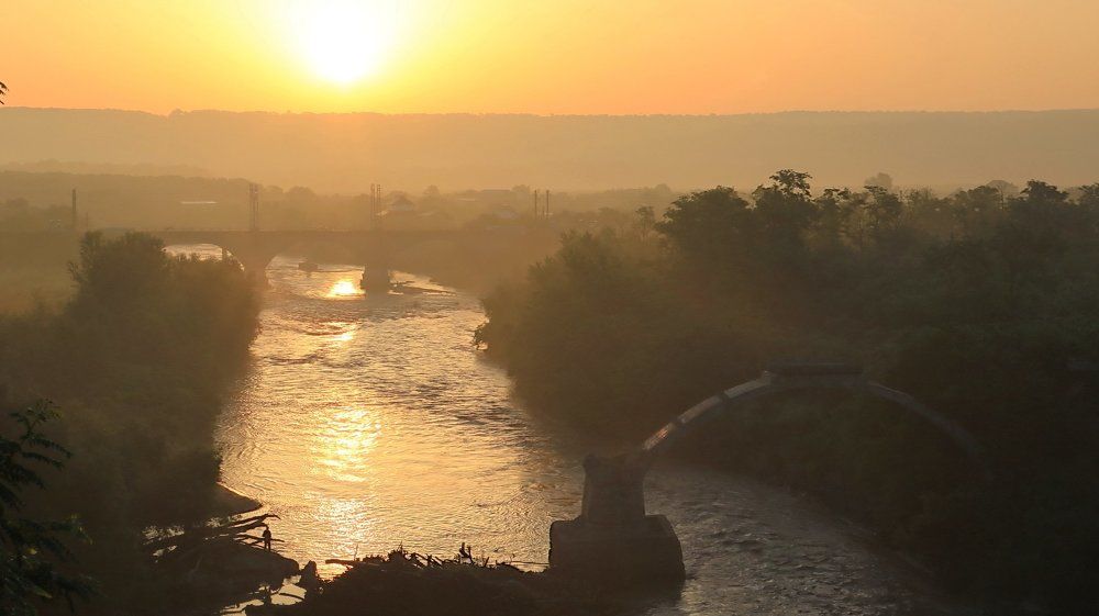 Рассвет у старого моста