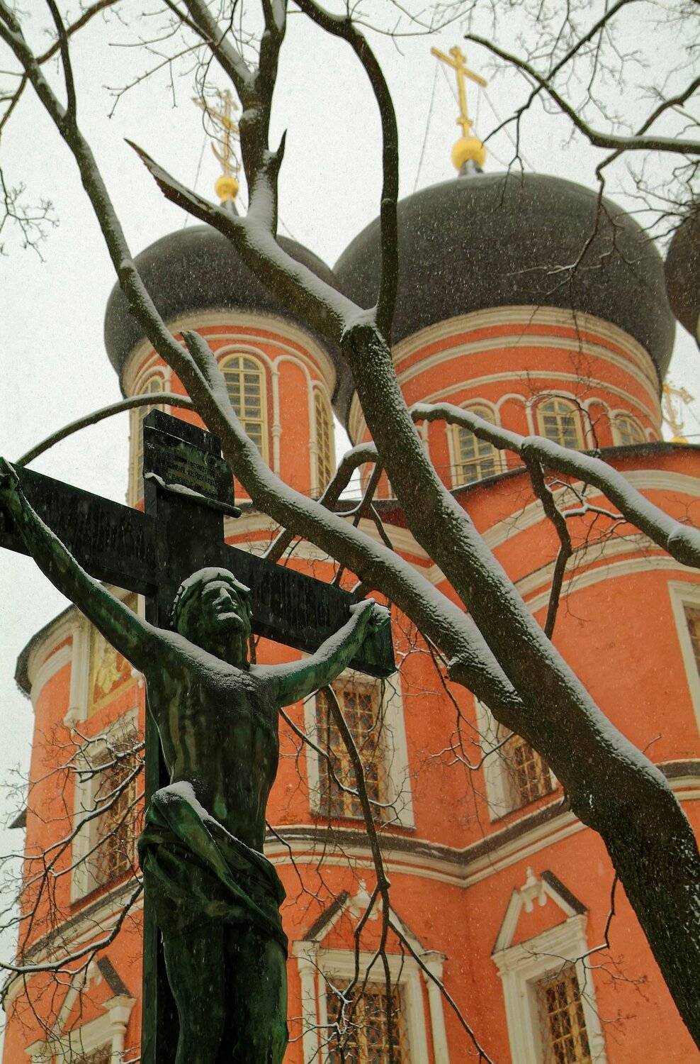 Снежный день в Донском монастыре