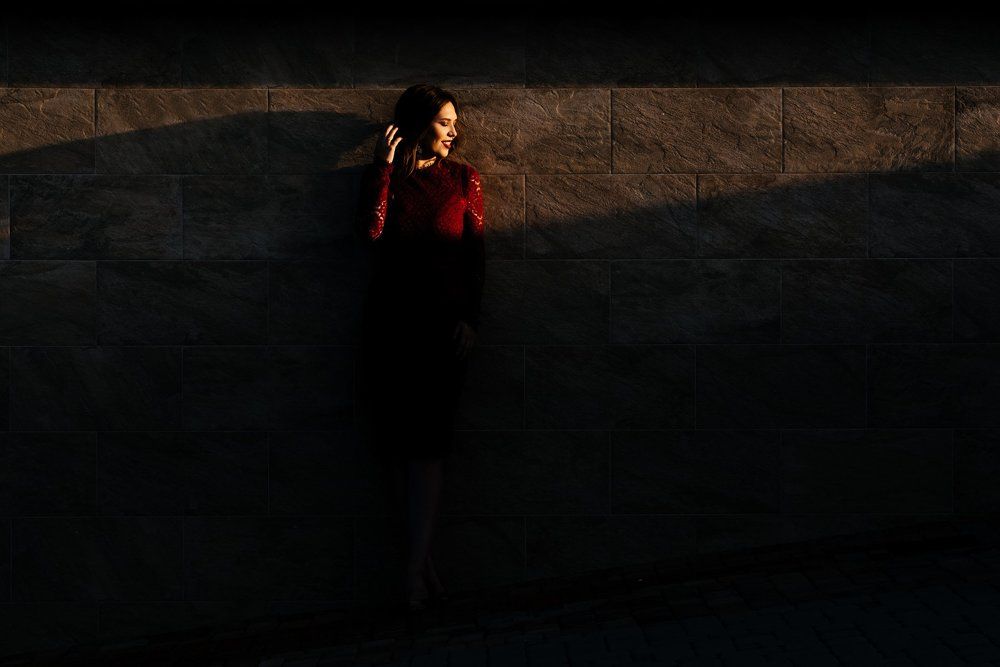 Улыбка в жёстком свете