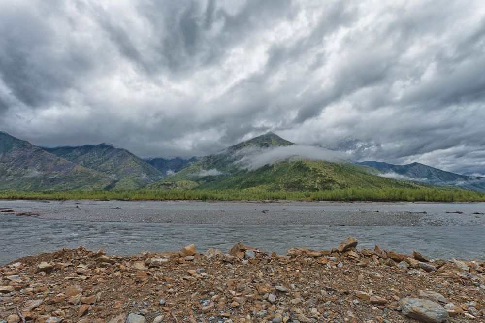 Облака на горах.