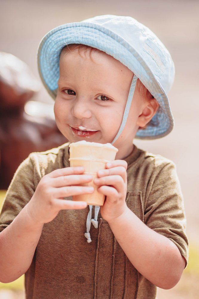 Счастливое детство - это когда жара и ешь мороженое