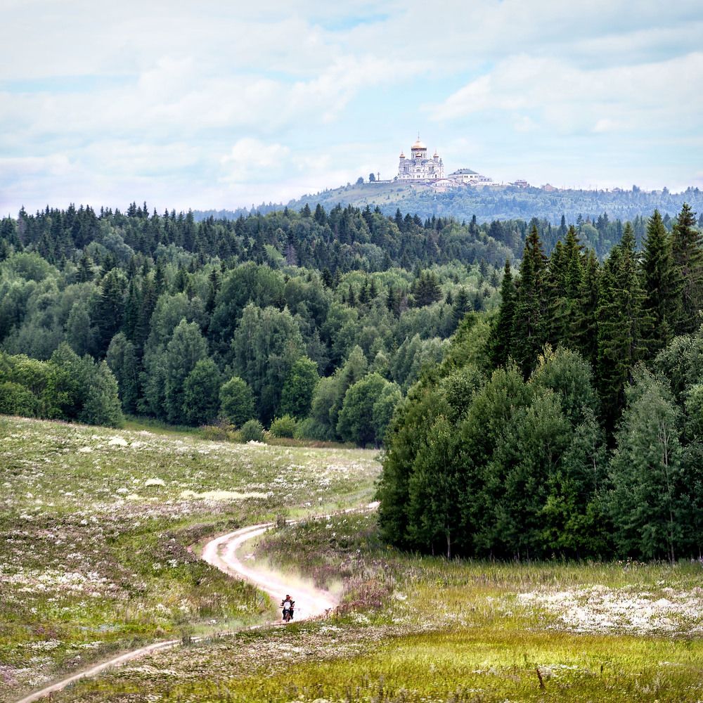 Со службы полевой дорогой