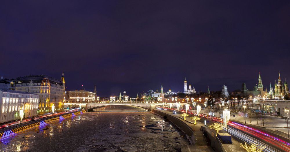Замоскворецкий мост в преддверии Нового года