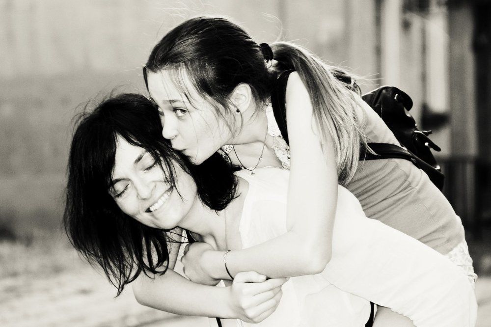 Мама и дочь.