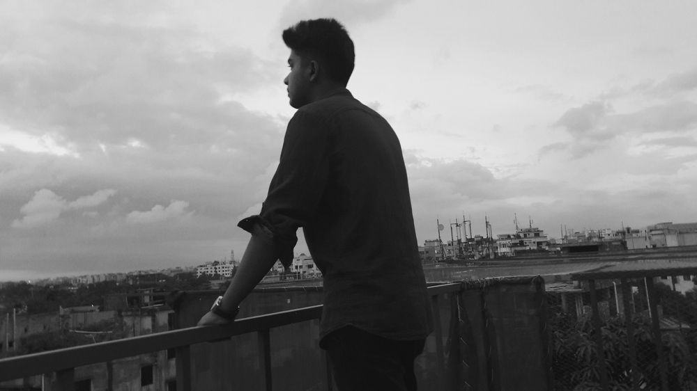 নিস্তব্ধ বিকেল।