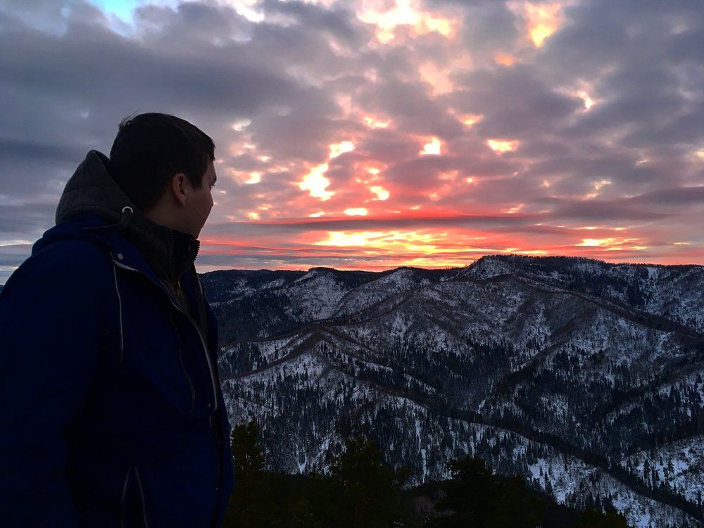 Закат и человек