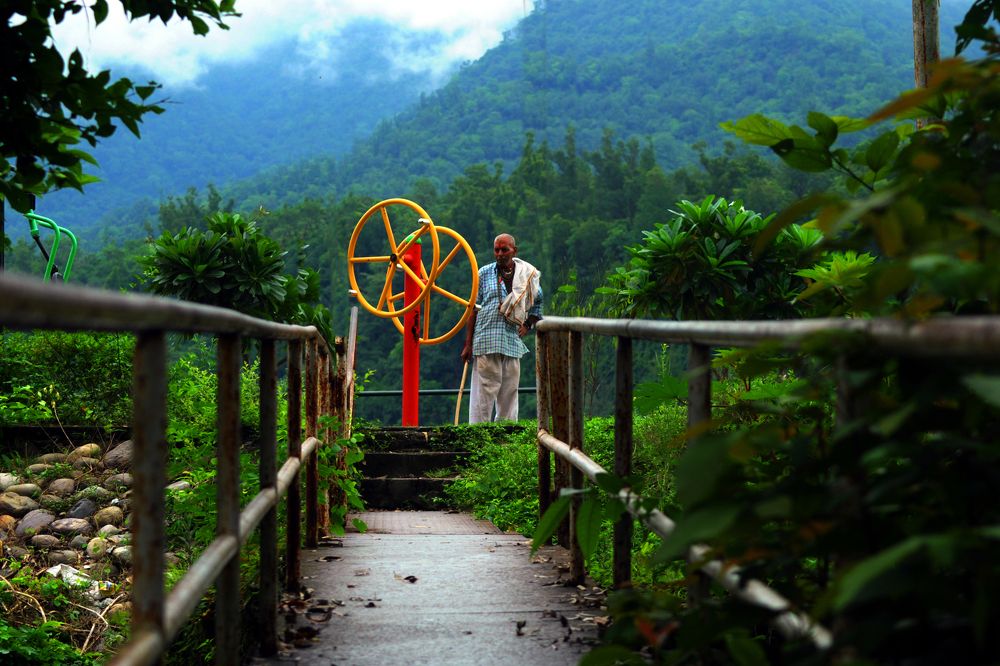 From the mountains he came to play .