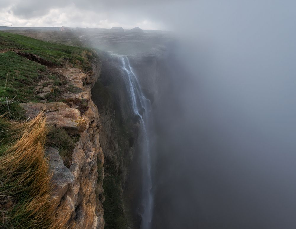 На краю бездны.