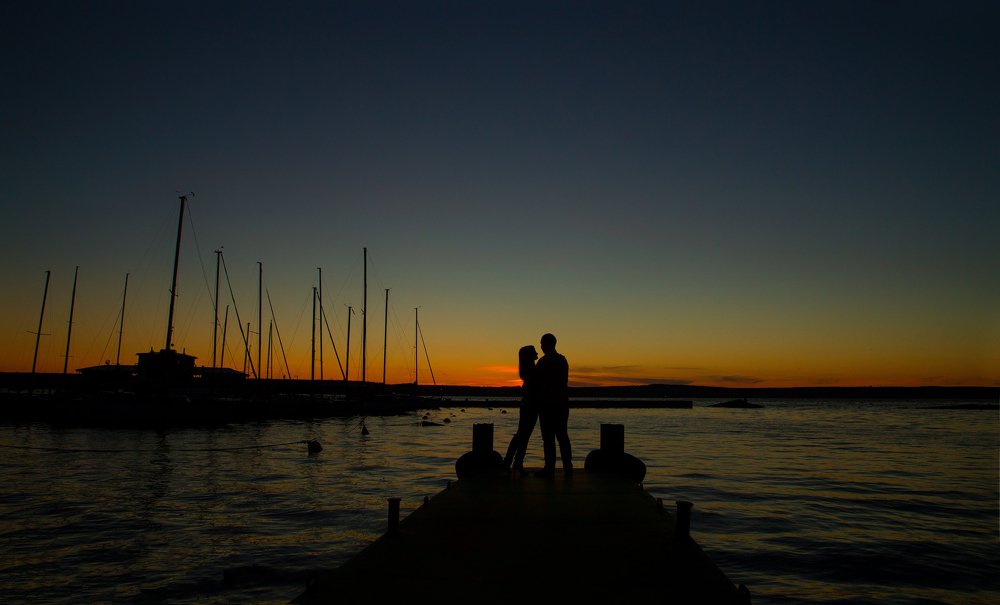 Влюбленные на закате