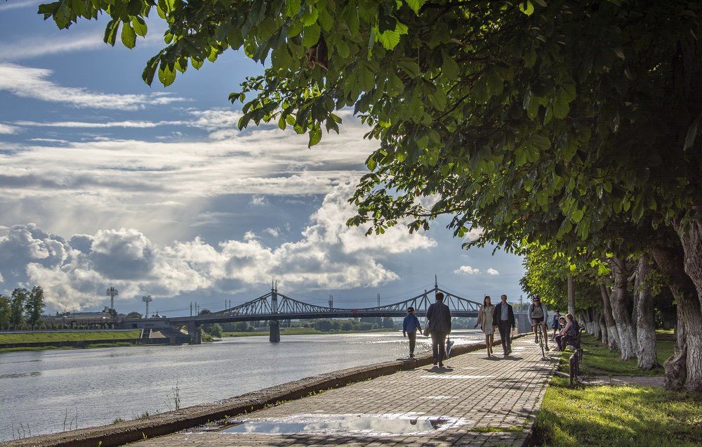 На набережной