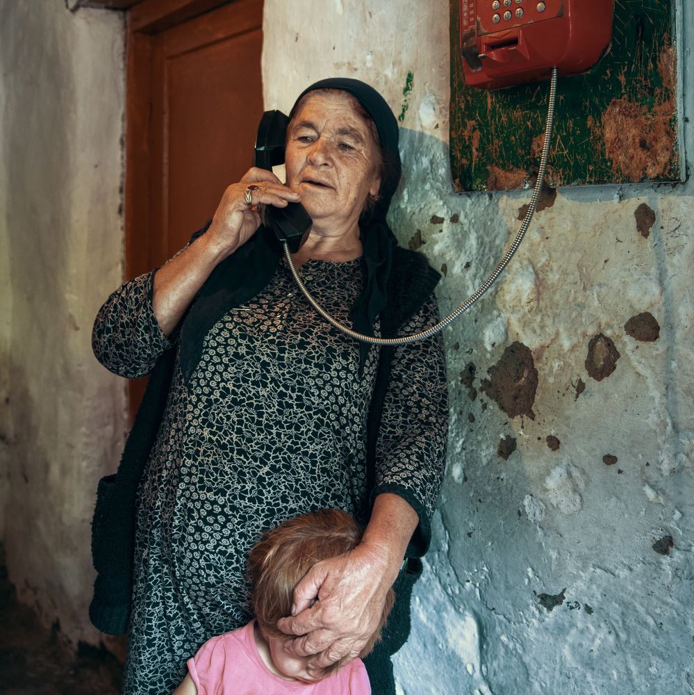 У таксофона