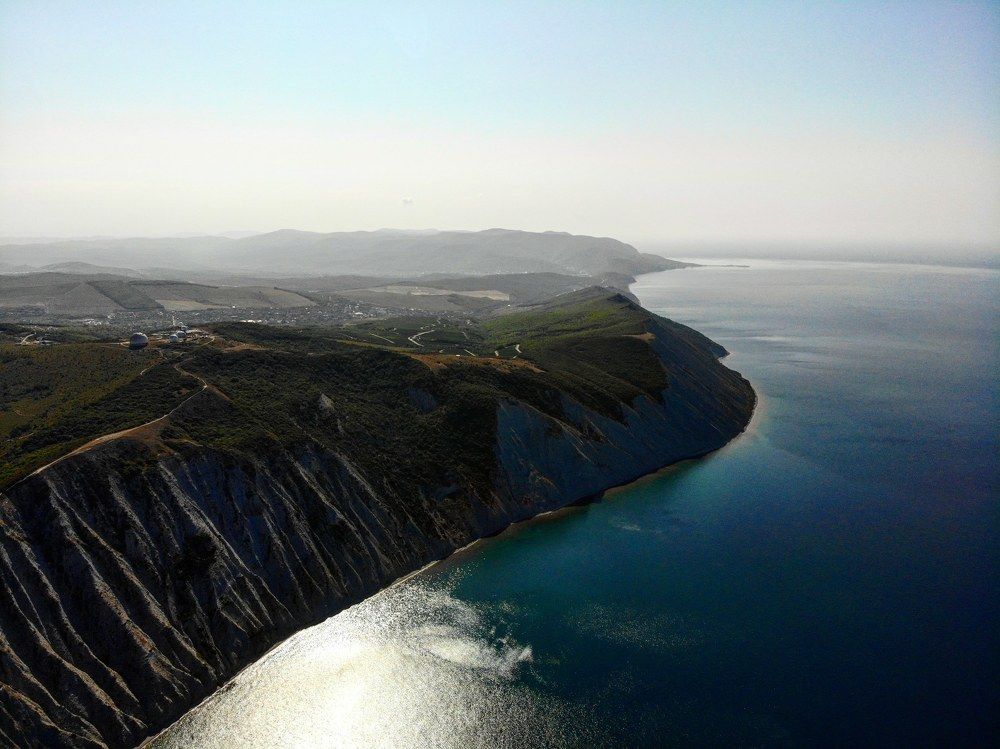 Вид на "Драконьи яйца"