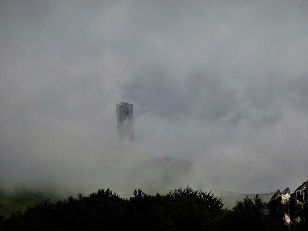 Мъглата,обвиваща и символа,Бузлуджа