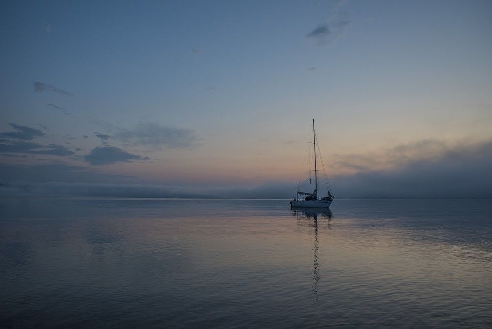 Яхта перед рассветрм