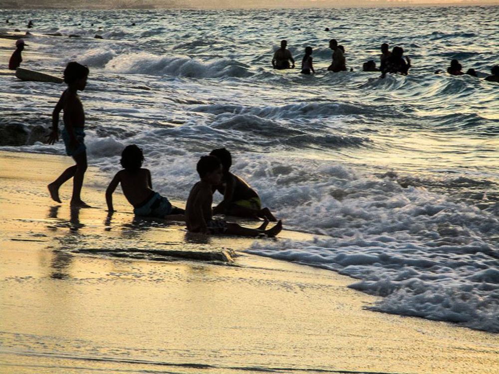 children at the sea