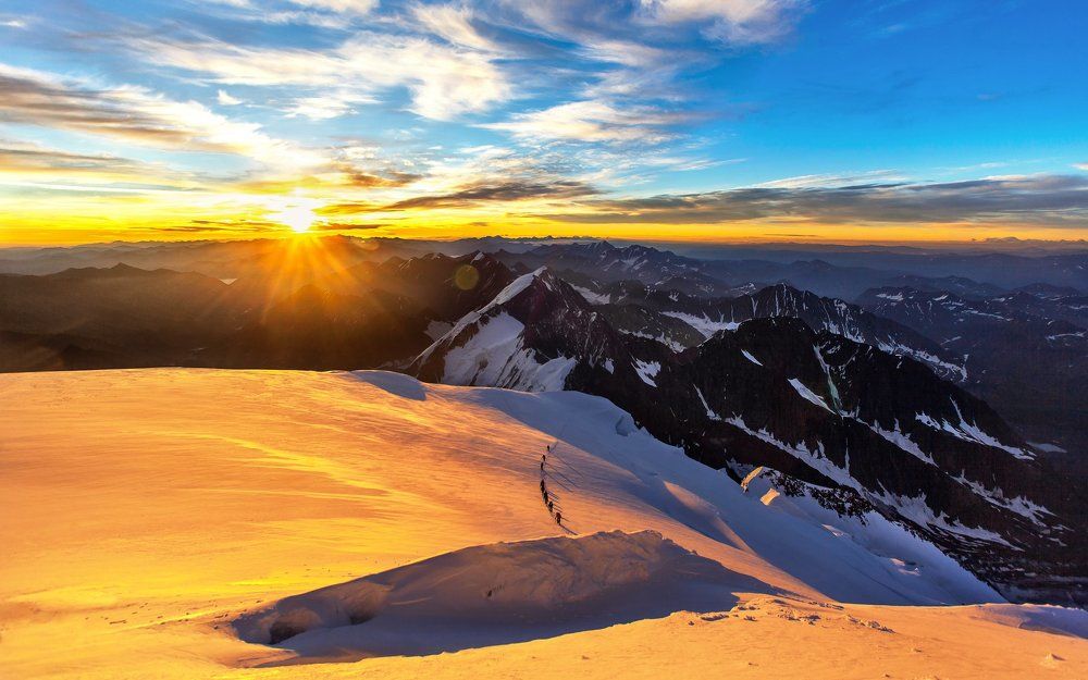 На Белухе новый день.