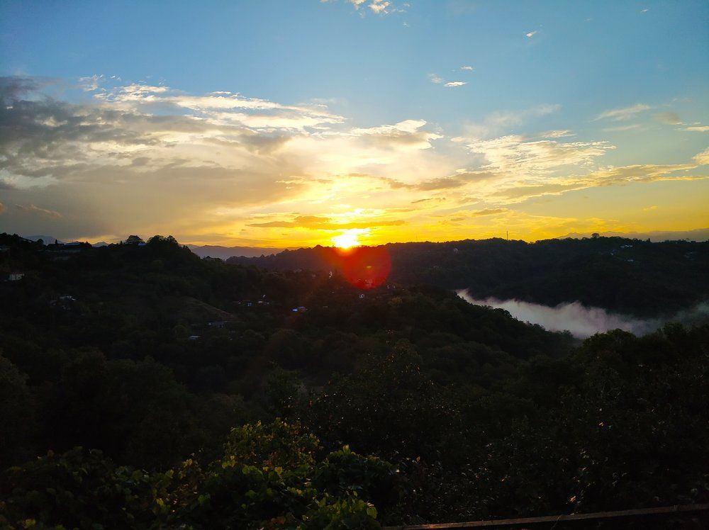 Сочинские туманы в горах после дождя