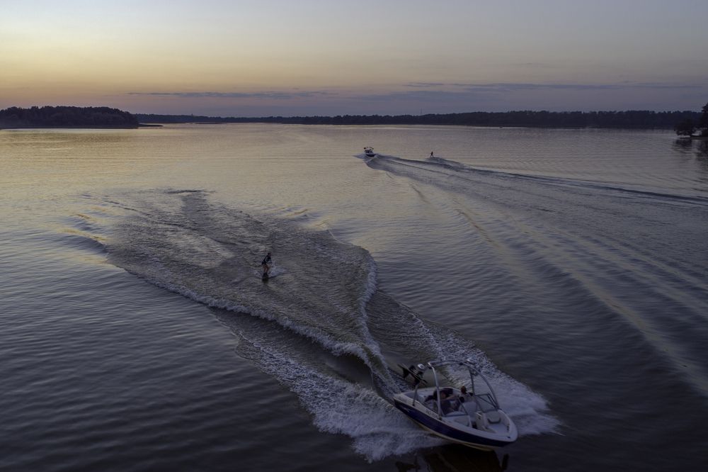 Лето. Вейкбординг.