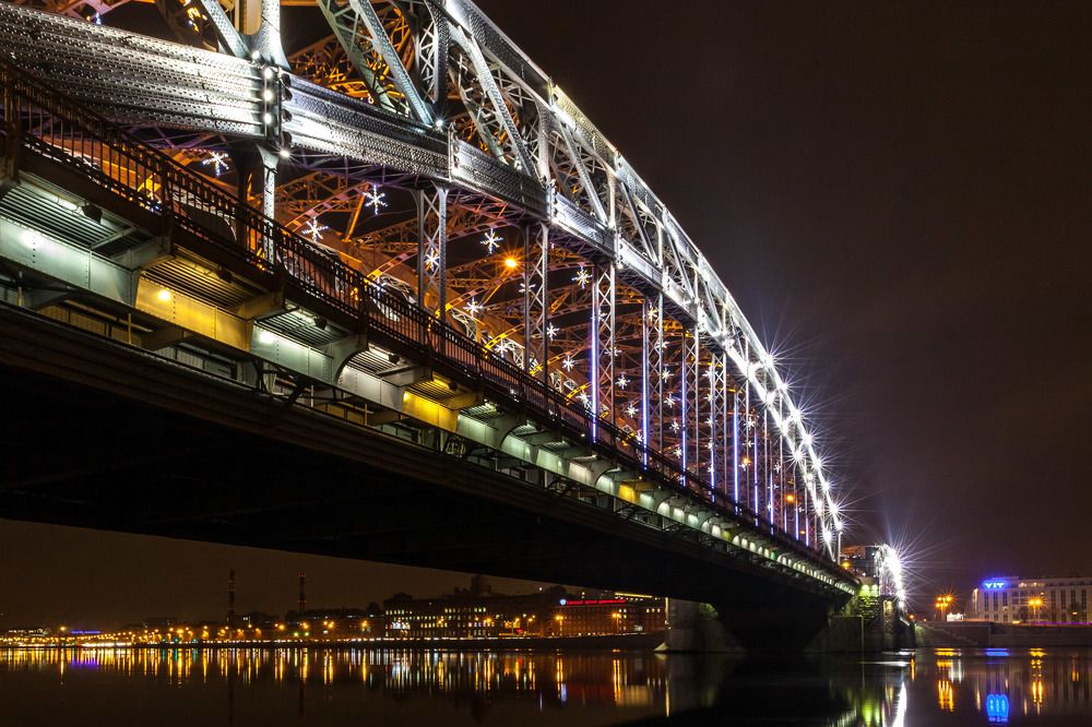 Петербург, мост Петра Великого, ночная подсветка