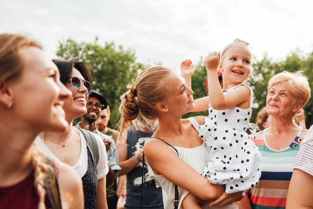 Детская улыбка дарит нам свет