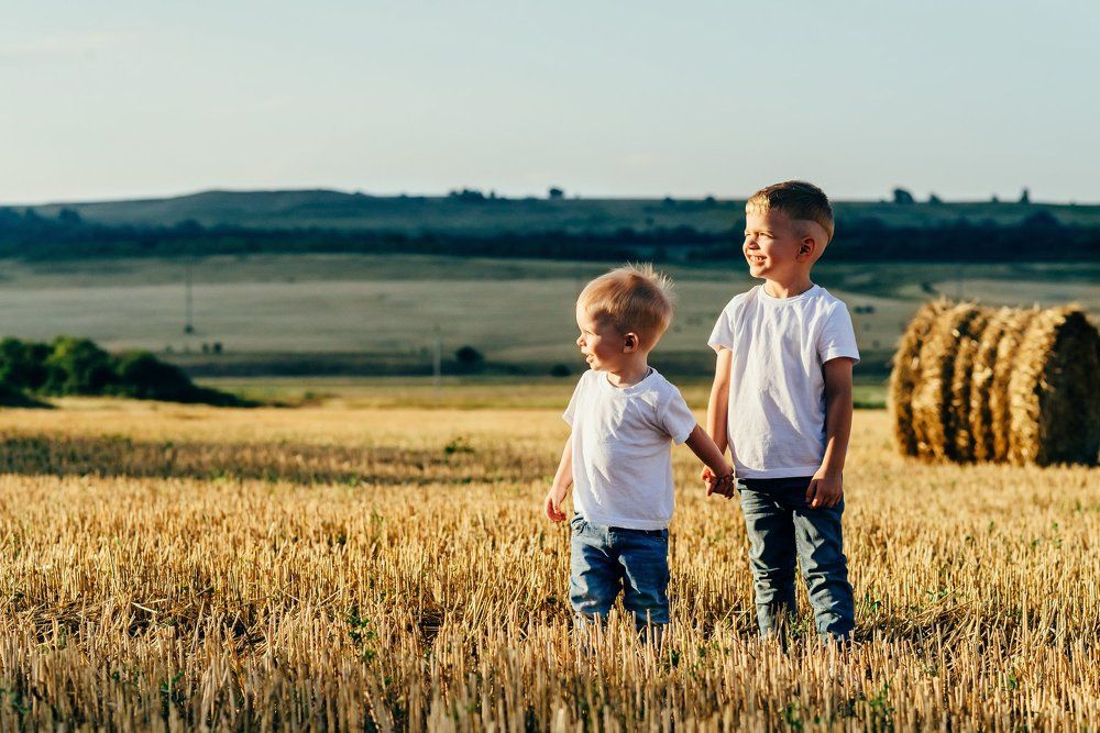 Смотреть только в одном направлении.
