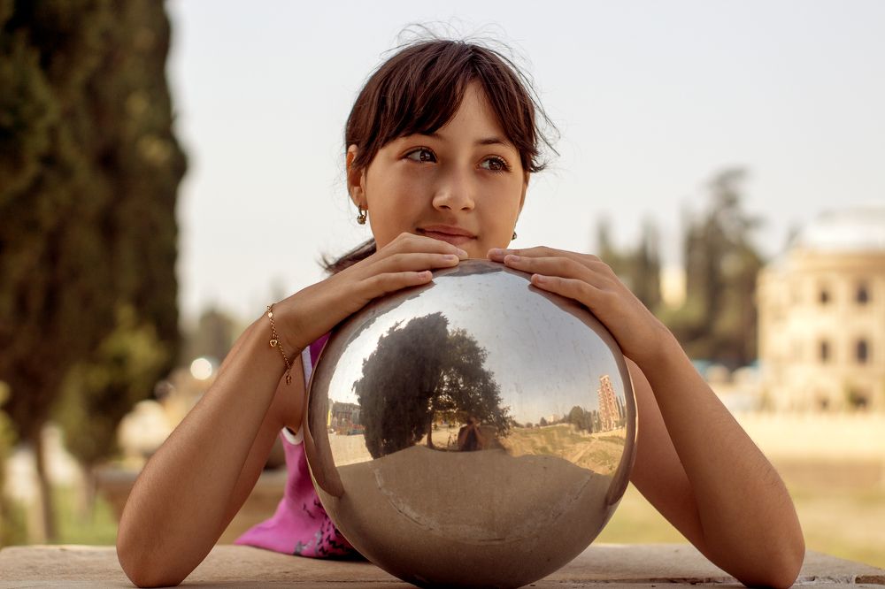 На набережной...