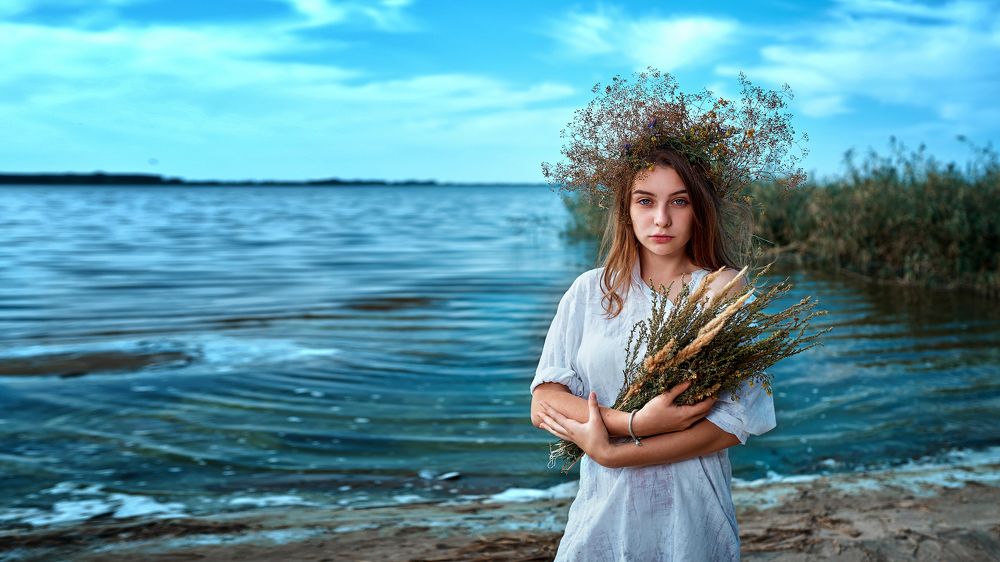 Аленка у реки