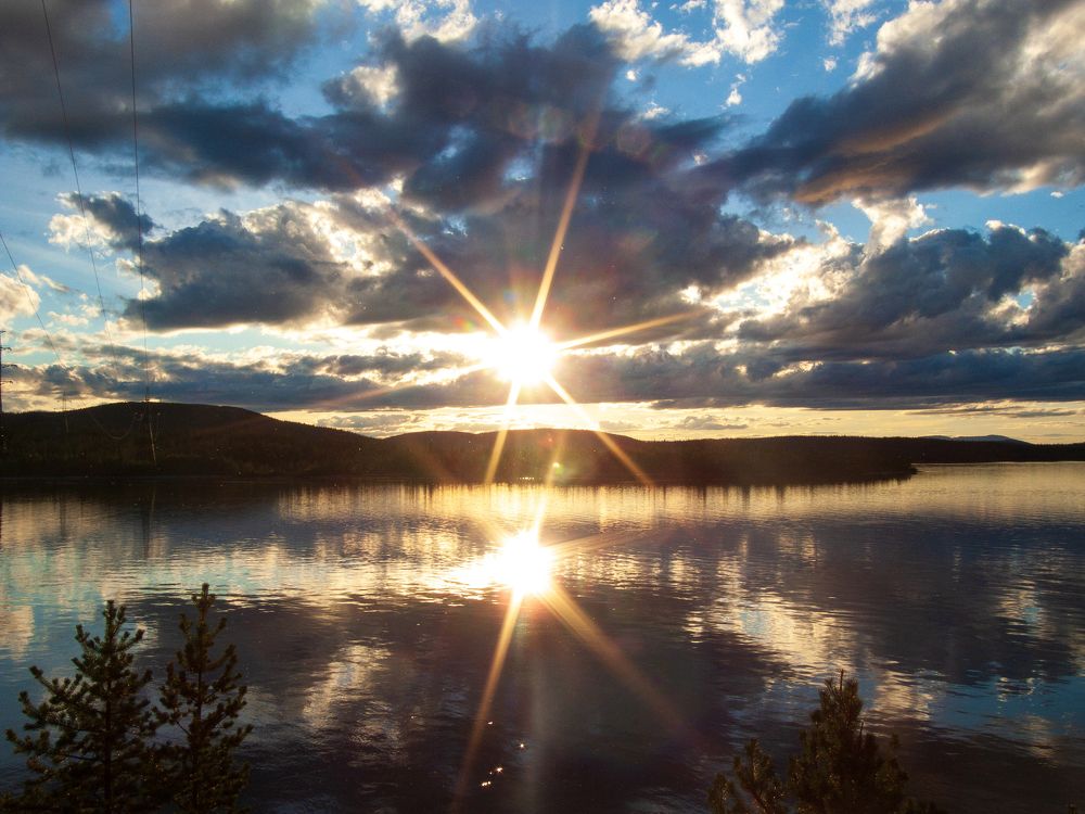 Солнце над водой