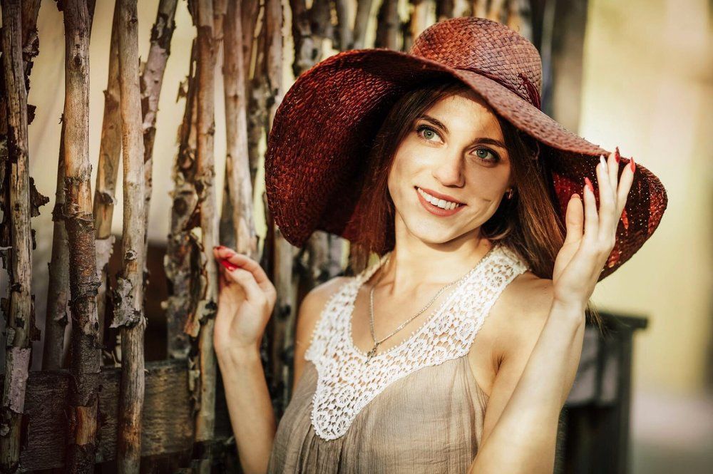Девушка в шляпе