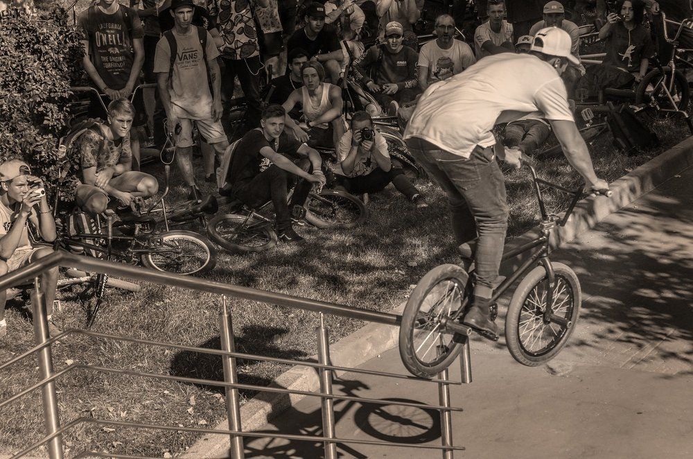 кому и перила дорога