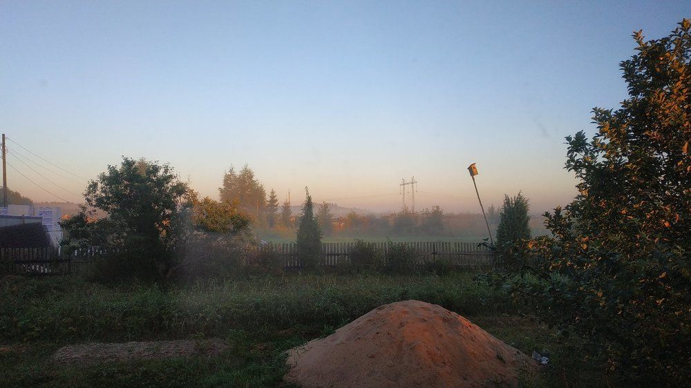 Туман в деревне.