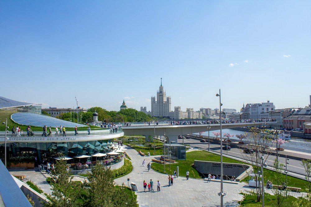 Мост в парке Зарядье