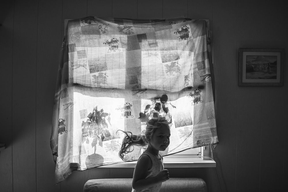 Прыжки у окна.