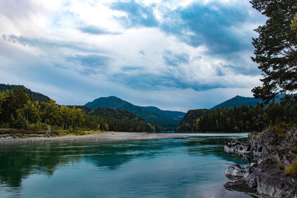 Бирюзовая Катунь набрала цвет