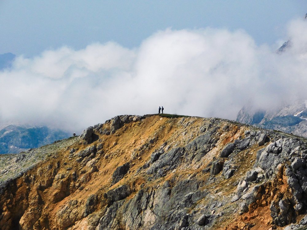 Между землёй и небом.