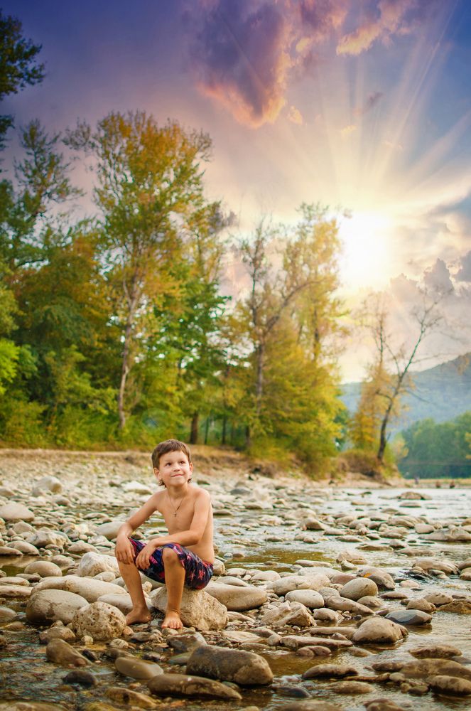 Мальчик и речка