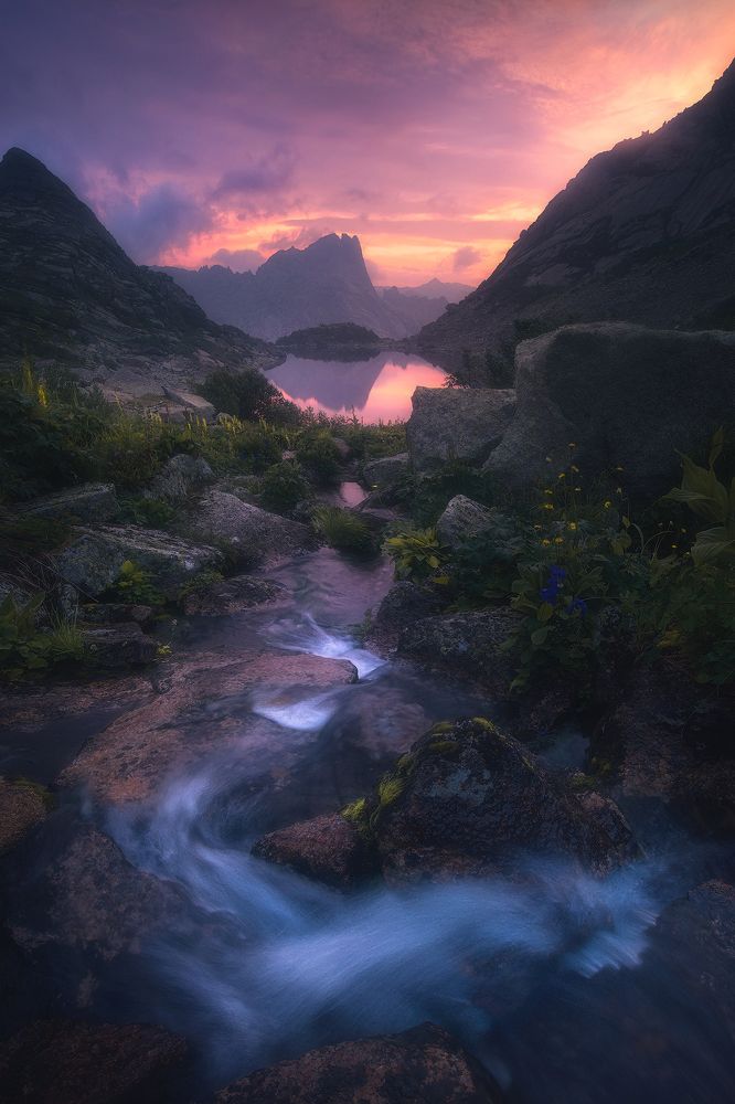 Рассвет в Долине Горных Духов.