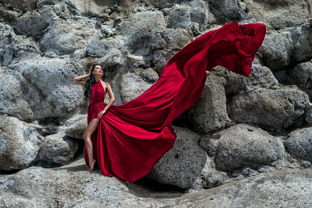 Спокойствие камня и страсть девушки