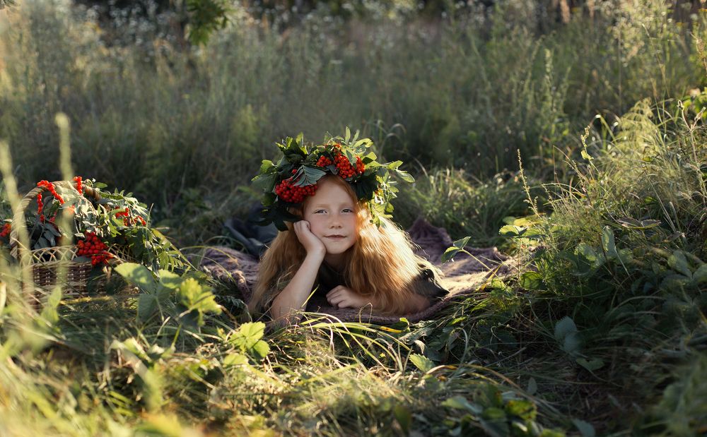 Девочка и рябина