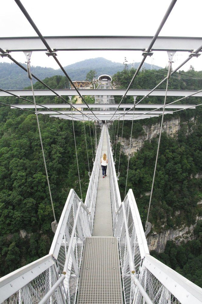 Самый высокий подвесной пешеходный мост в мире