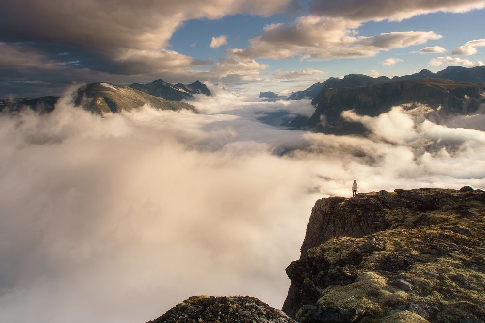 На краю пропасти.