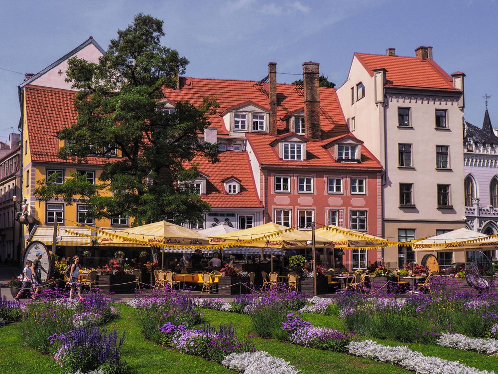 Красочная площадь.